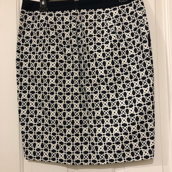 The Limited Navy and White Skirt. Size 8. New - Picture 3 of 5